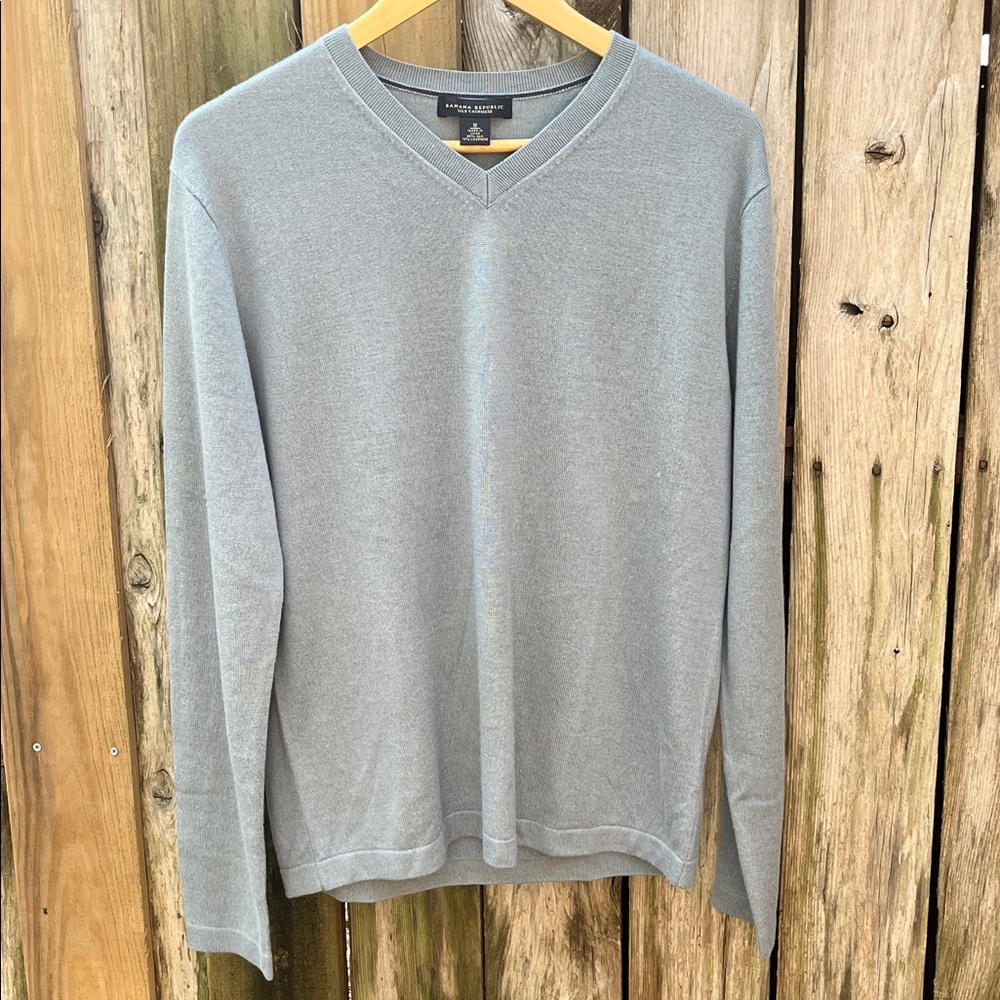 Banana Republic Men's Light Gray V-Neck Sweater from silk cashmere size Medium